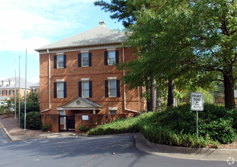 2310 Peachford Rd, Atlanta, GA for lease - Building Photo - Image 2 of 28