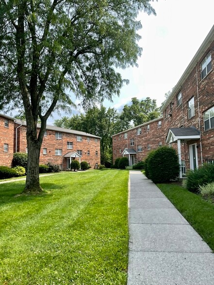 1385 W Galbraith Rd, Cincinnati, OH for sale - Building Photo - Image 1 of 1