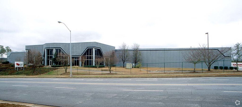 3760 Southside Industrial Pky, Atlanta, GA for lease - Building Photo - Image 3 of 6