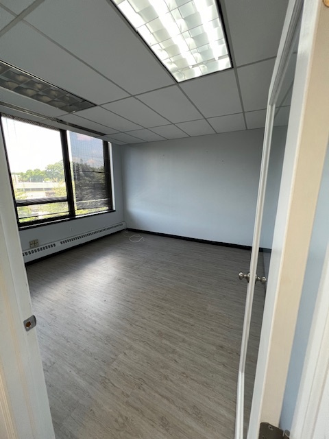 35 E Grassy Sprain Rd, Yonkers, NY for lease Interior Photo- Image 1 of 5