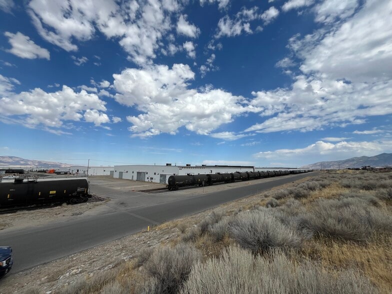 SELLER FINANCING AVAILABLE - Industrial portfolio of 4 properties for sale on LoopNet.com - Building Photo - Image 2 of 12