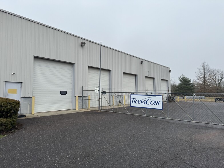 125 Industrial Pky, Pottstown, PA for lease - Building Photo - Image 2 of 6