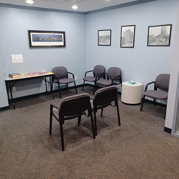 16800 W Twelve Mile Rd, Southfield, MI for lease - Interior Photo - Image 2 of 8