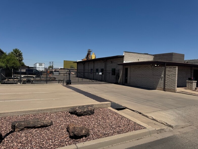 5624 N 54th Ave, Glendale, AZ for lease - Building Photo - Image 2 of 11
