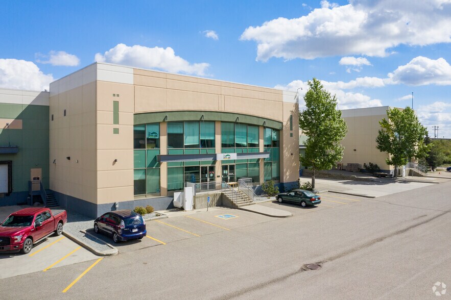 2600 Portland St SE, Calgary, AB for lease - Building Photo - Image 2 of 3