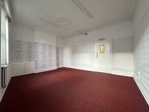 9 Murray St, Filey for lease Building Photo- Image 2 of 16