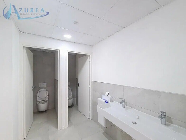 Office in Le Cannet for lease - Interior Photo - Image 3 of 4