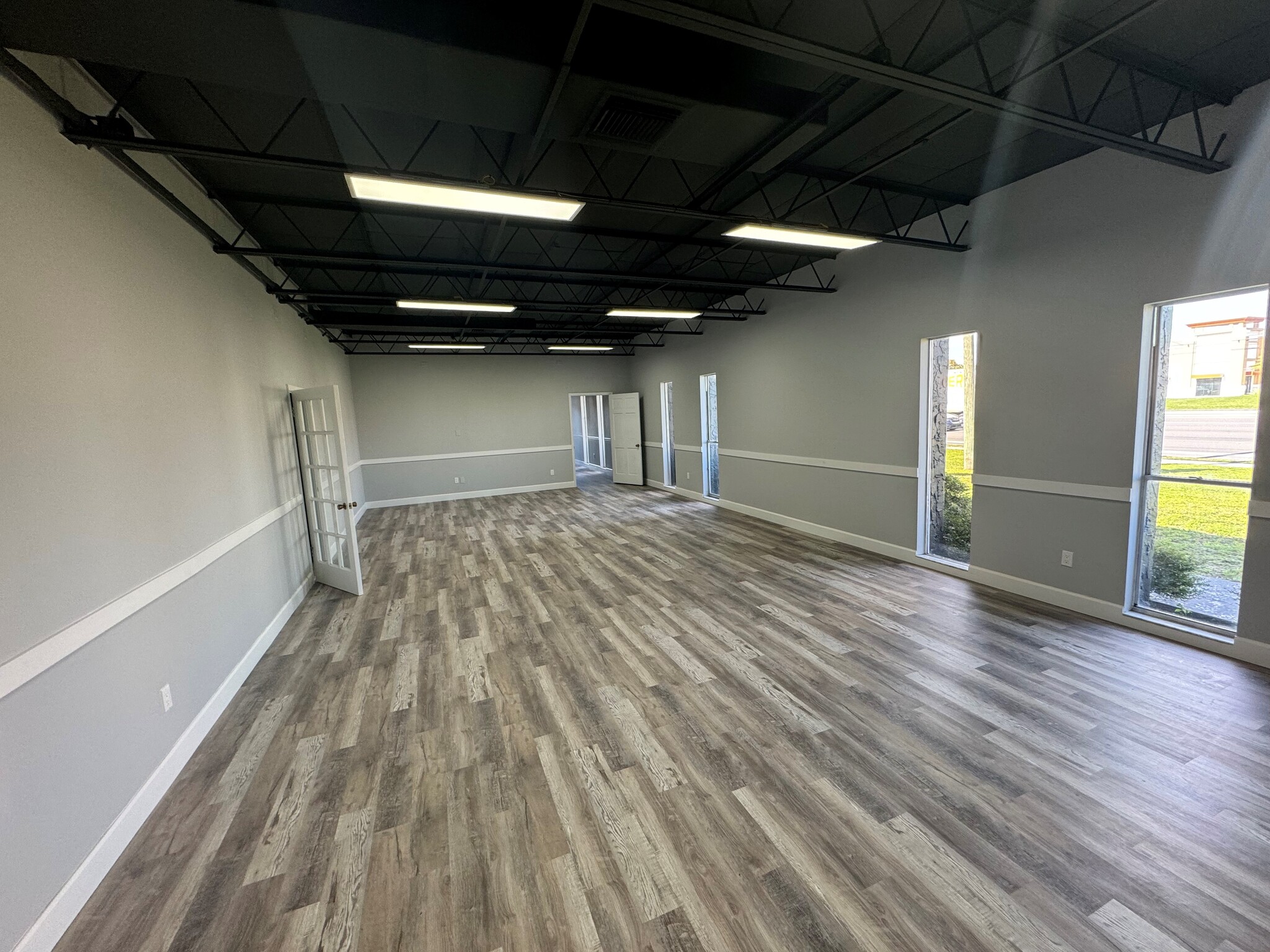 5850 Ulmerton Rd, Clearwater, FL for lease Interior Photo- Image 1 of 4