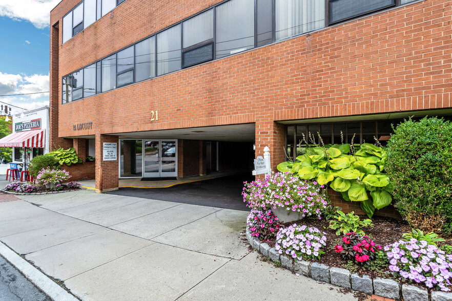 21 Locust Ave, New Canaan, CT for lease - Building Photo - Image 2 of 9