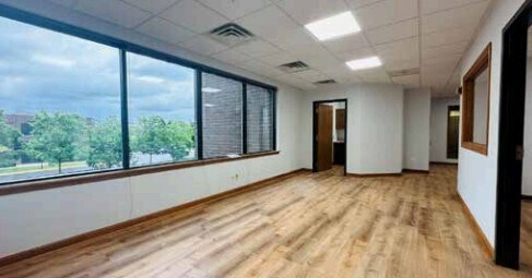 290-300 S County Farm Rd, Wheaton, IL for lease Interior Photo- Image 1 of 3