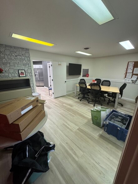 1824 E Broad St, Columbus, OH for lease - Building Photo - Image 3 of 11