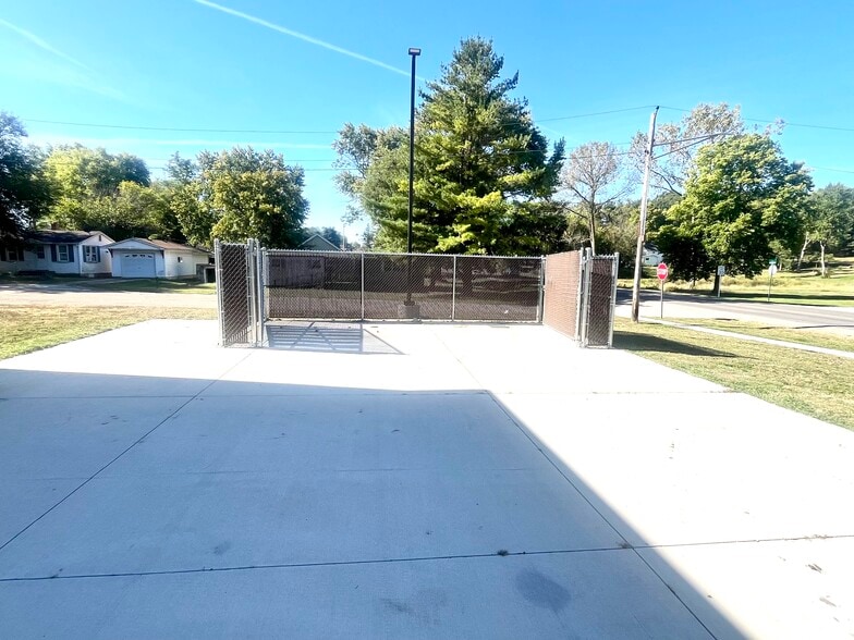 320 S Adams St, Manito, IL for lease - Building Photo - Image 3 of 7