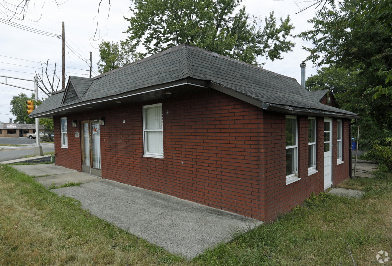 1056 St Ave, Avenel, NJ 07001