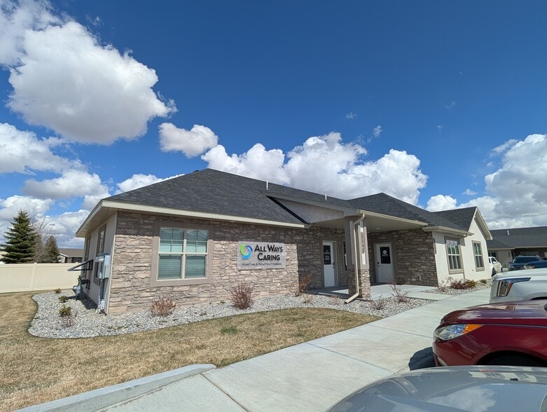 3345 Chasewood Dr, Ammon, ID for lease - Primary Photo - Image 1 of 5