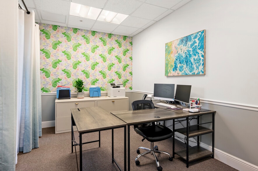 9681 Gladiolus Dr, Fort Myers, FL for lease - Interior Photo - Image 3 of 19