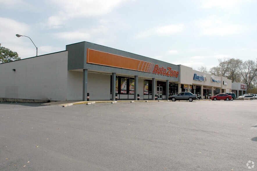 611 S Market St, Brenham, TX for lease - Primary Photo - Image 1 of 2