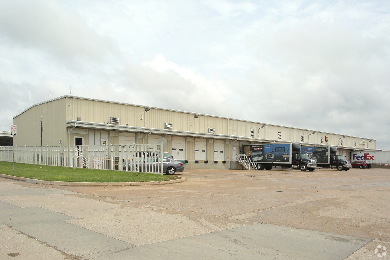 2100 N Cargo Rd, Tulsa, OK 74115