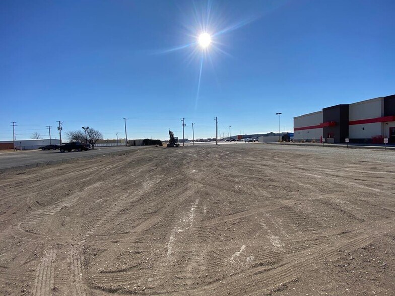 3411 10th St, Great Bend, KS for lease - Primary Photo - Image 1 of 2