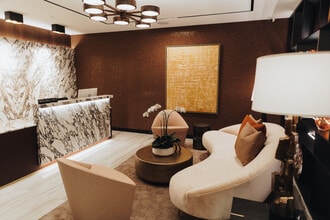 150 S Rodeo Dr, Beverly Hills, CA for lease Lobby- Image 1 of 4