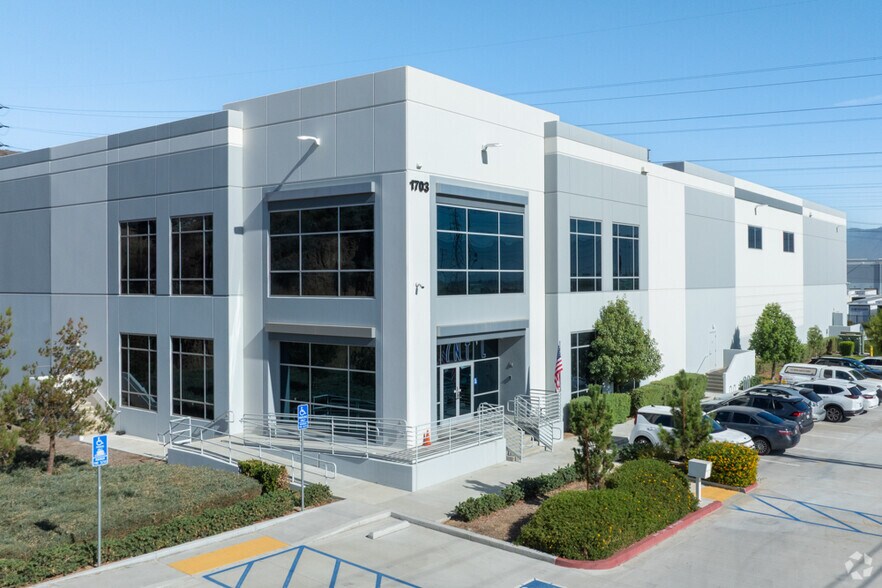 1703 S La Cadena Dr, Colton, CA for sale - Primary Photo - Image 1 of 1