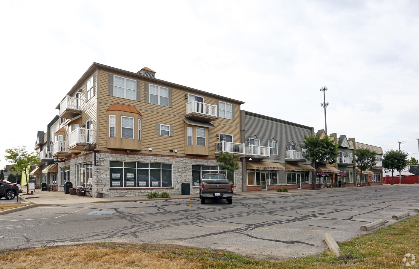 56148253 Mayberry Sq, Sylvania, OH 43560 Building 1