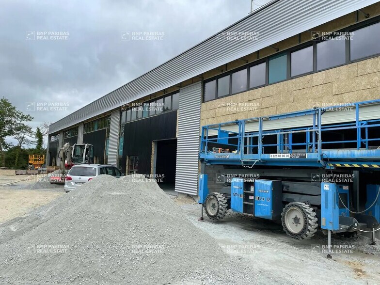 Flex in Treillières for sale - Building Photo - Image 2 of 13