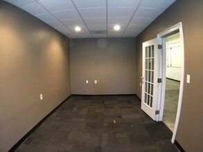 120 Gloster Rd NW, Lawrenceville, GA for lease Interior Photo- Image 2 of 5