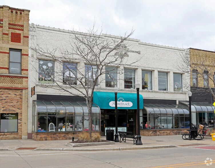 124 W Wisconsin Ave, Neenah, WI 54956