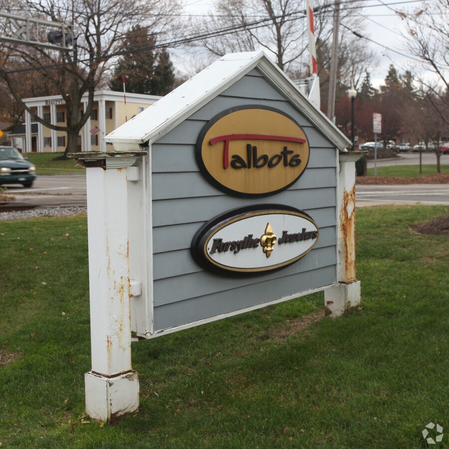 66 Monroe Ave, Pittsford, NY 14534