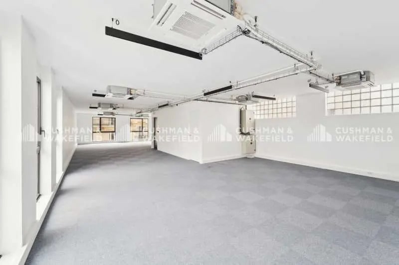 14-18 Rue Chartran, Neuilly-sur-Seine for lease - Interior Photo - Image 3 of 14