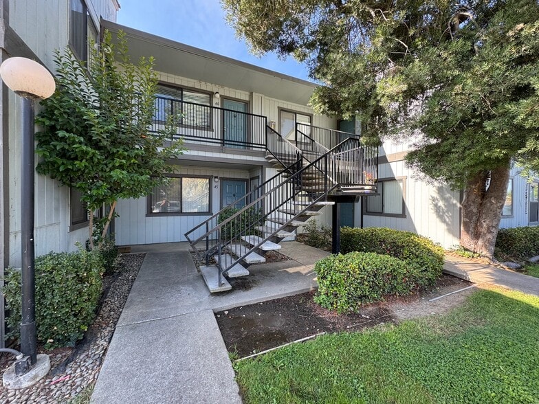 409 N Lincoln Way, Galt, CA for sale - Building Photo - Image 3 of 24