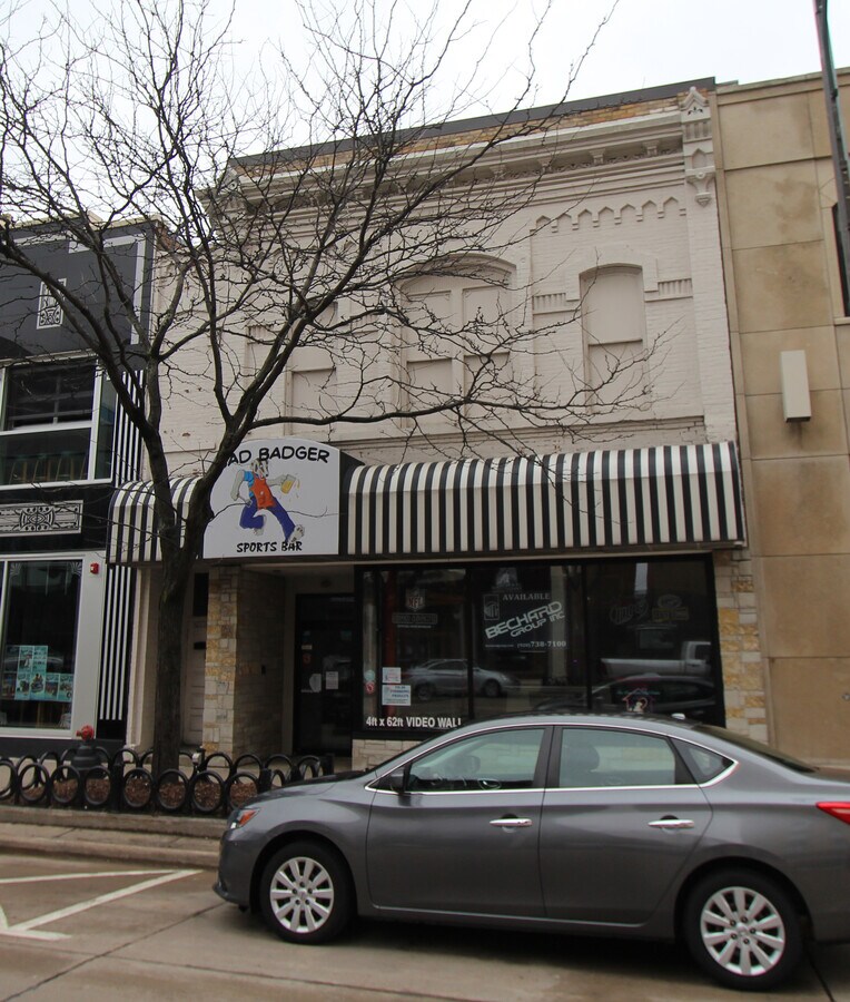 215 W College Ave, Appleton, WI 54911