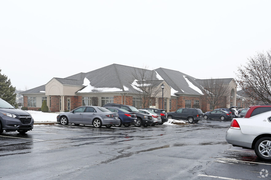 901 Chestnut Hills Pky, Fort Wayne, IN for lease - Primary Photo - Image 1 of 9