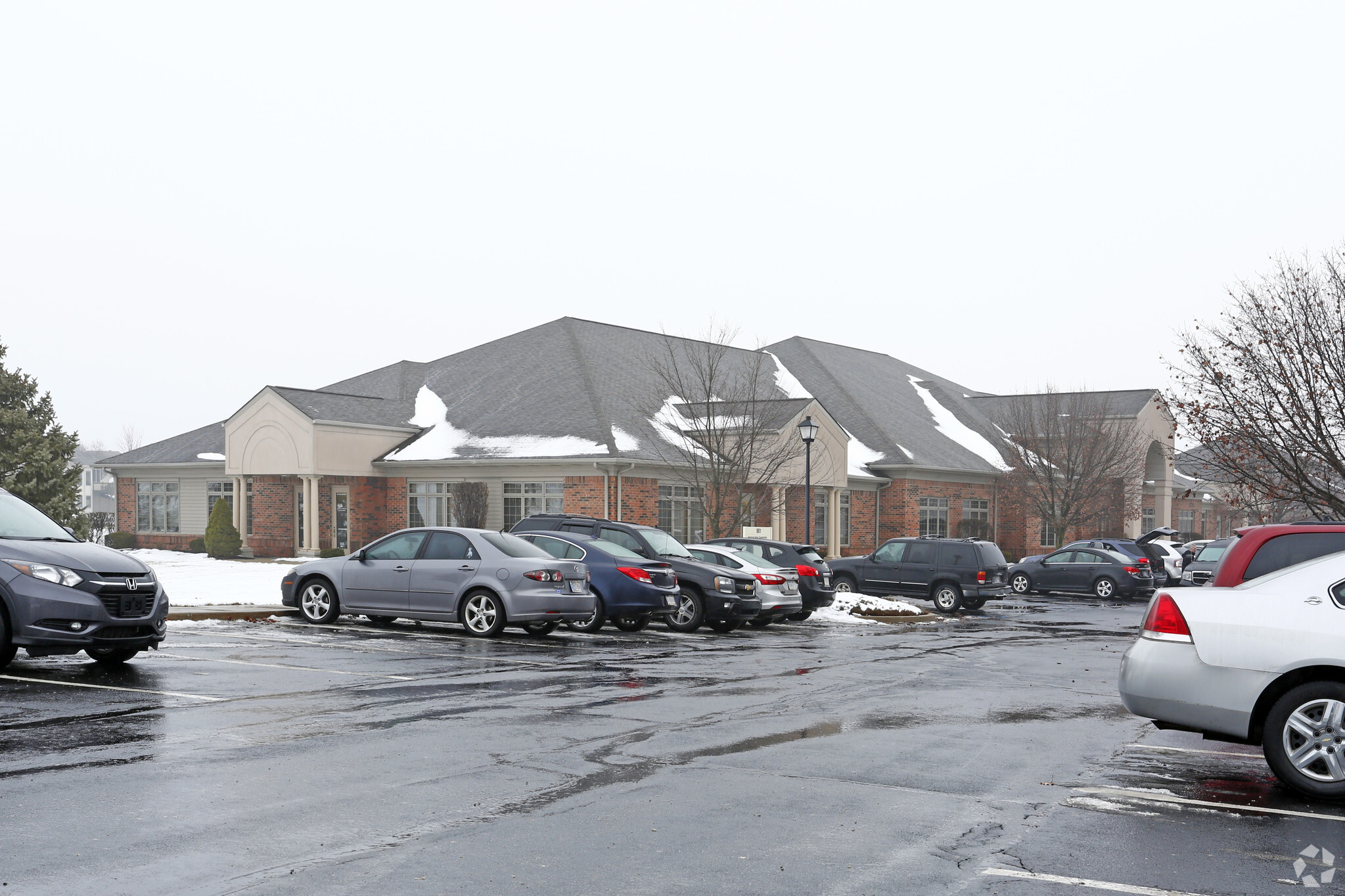 901 Chestnut Hills Pky, Fort Wayne, IN for lease Primary Photo- Image 1 of 10