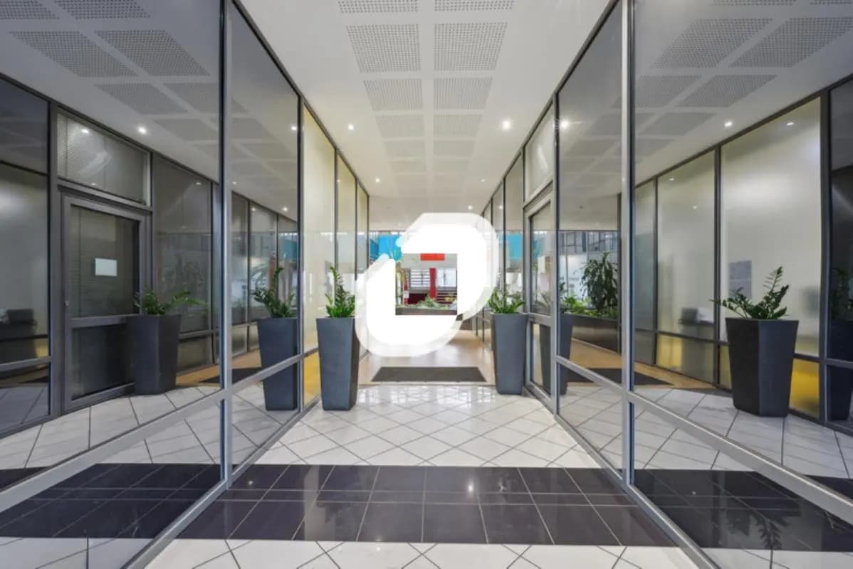 Office in Torcy for lease Lobby- Image 1 of 13