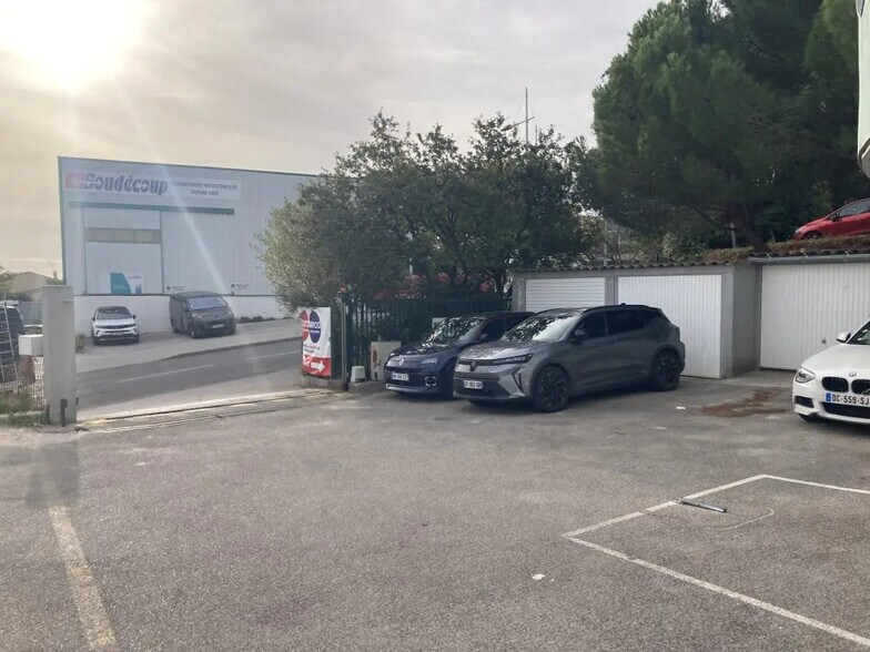 Flex in La Seyne-sur-Mer for lease - Building Photo - Image 2 of 5