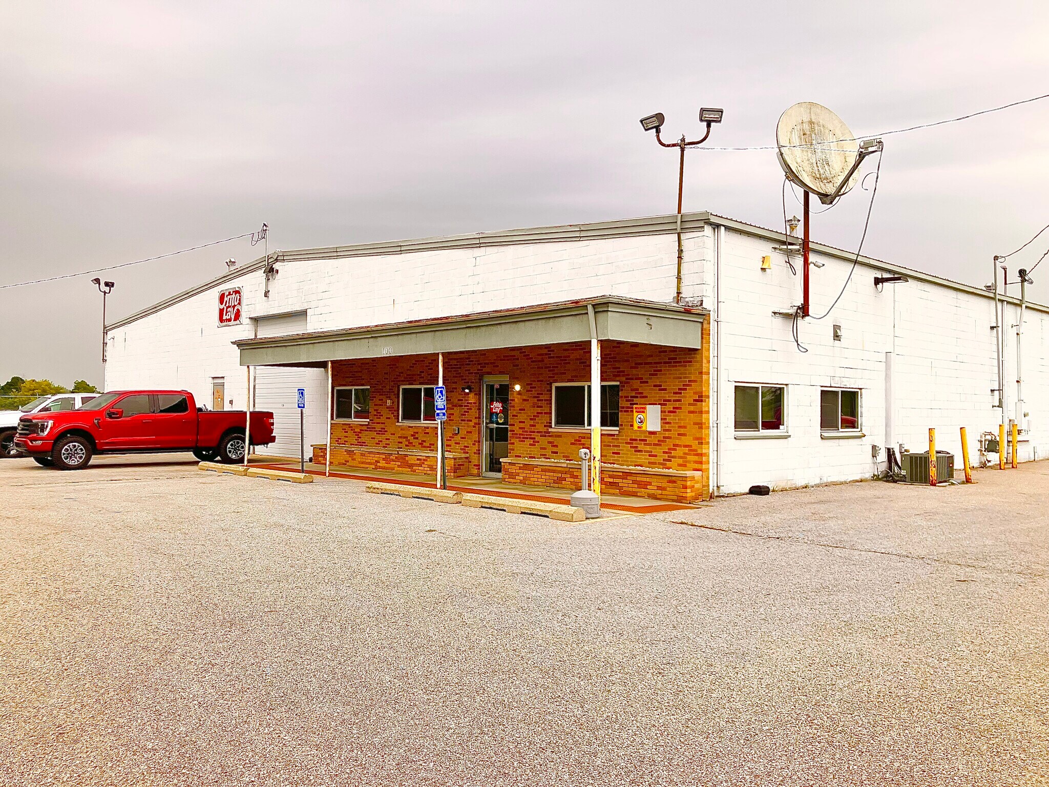 100 S Outer Dr, Saginaw, MI for sale Primary Photo- Image 1 of 1