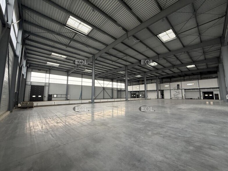 Flex in Torcy for lease - Building Photo - Image 3 of 4