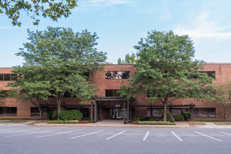 809-810 Gleneagles Ct, Towson, MD for lease - Building Photo - Image 2 of 10