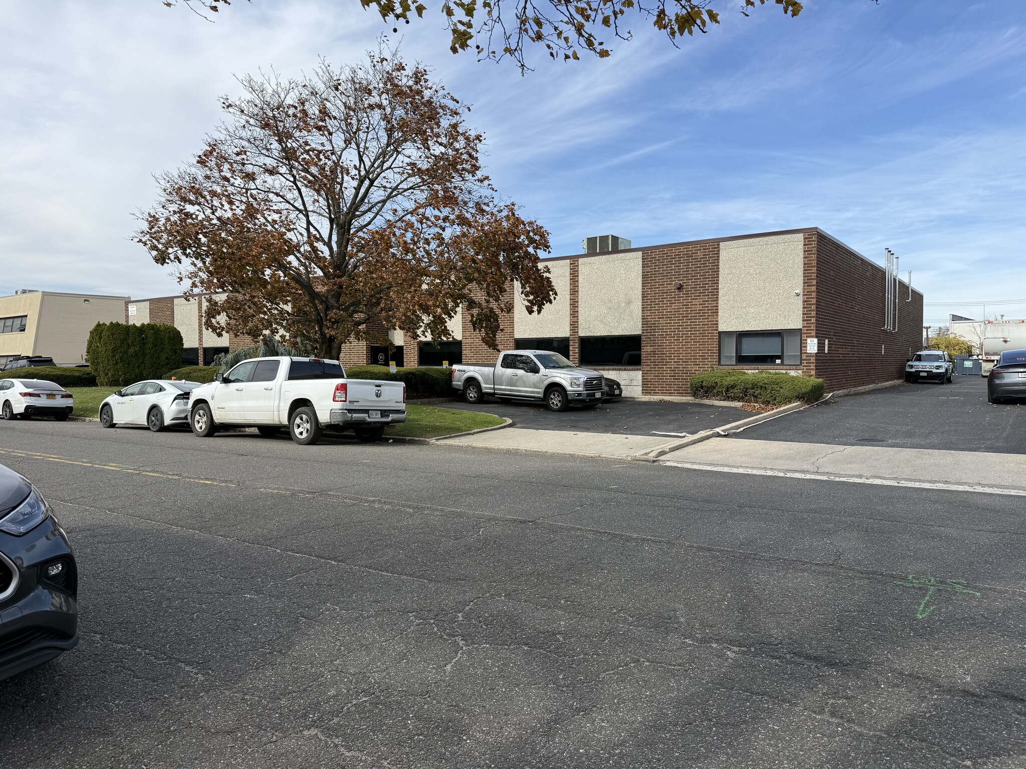 155 Sherwood Ave, Farmingdale, NY for lease Interior Photo- Image 1 of 11