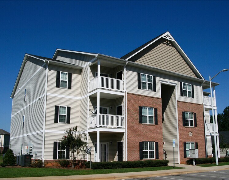 2500 McArthur Landing Cir, Fayetteville, NC 28311 Multifamily