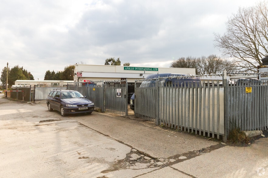 The Mayphil industrial Area portfolio of 5 properties for sale on LoopNet.com - Primary Photo - Image 3 of 4