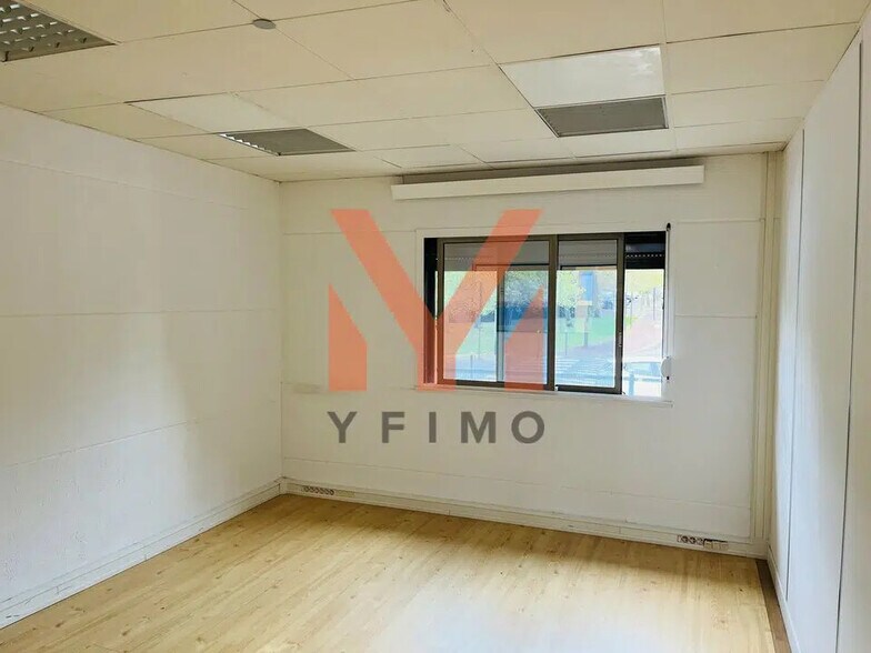 Office in Saint-Germain-en-Laye for lease - Interior Photo - Image 3 of 5