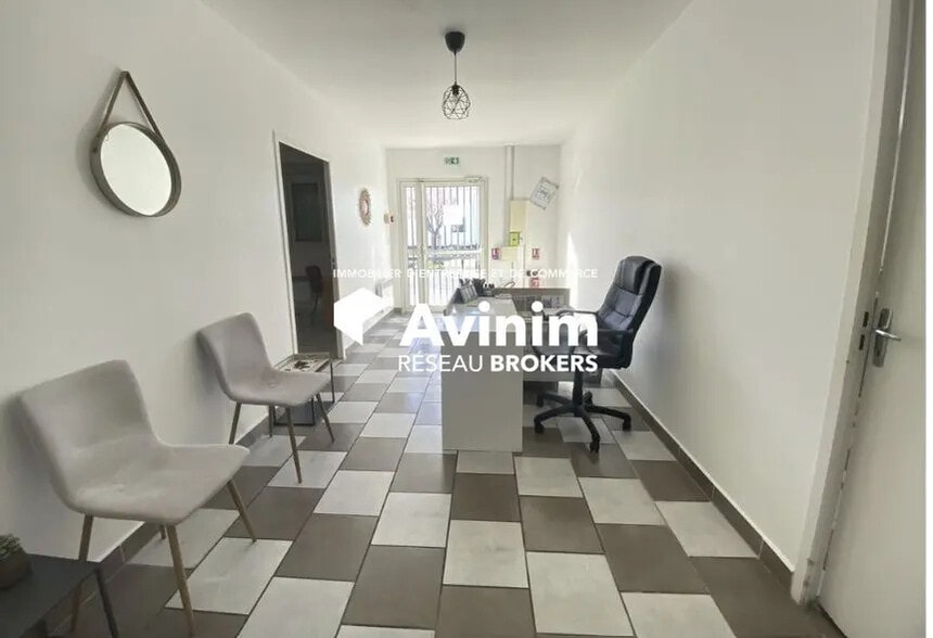 Retail in Magalas for sale - Interior Photo - Image 2 of 2