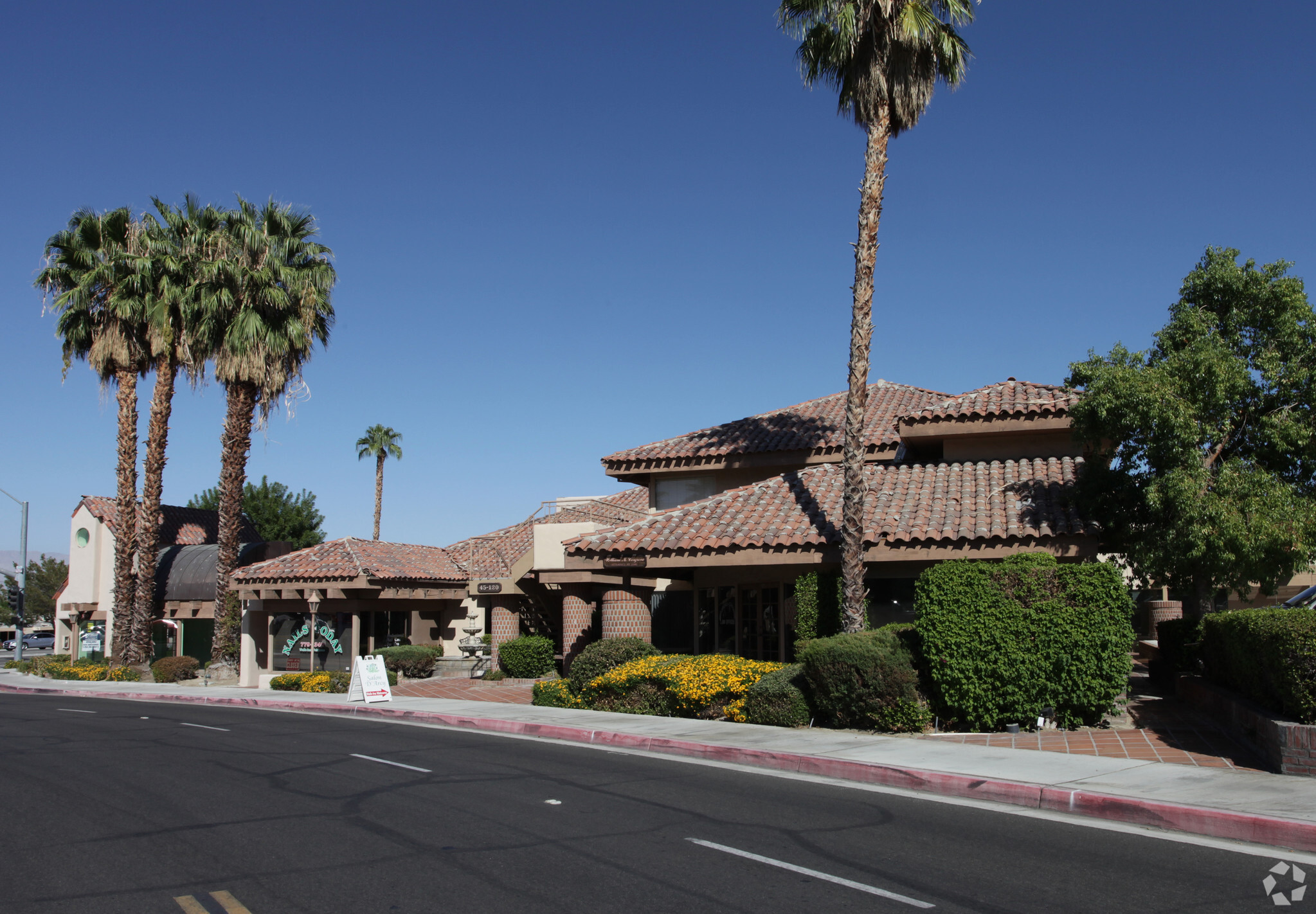 73520 El Paseo, Palm Desert, CA for sale Primary Photo- Image 1 of 1