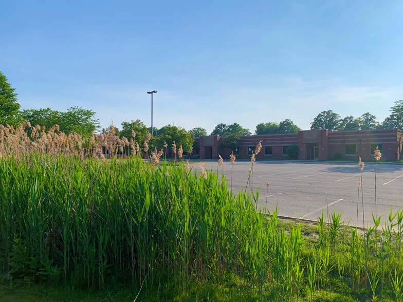 3767 Ranchero Dr, Ann Arbor, MI for sale - Building Photo - Image 3 of 9