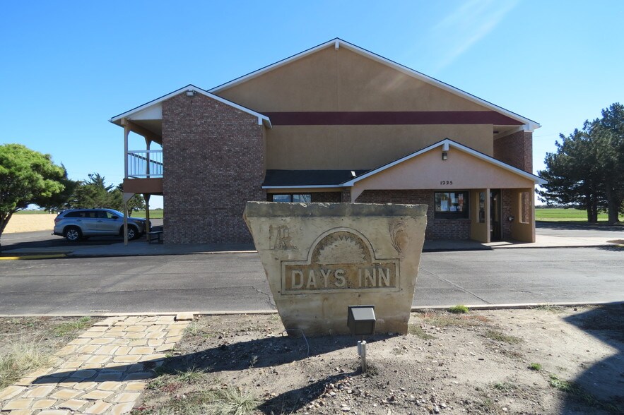 1225 S Fossil St, Russell, KS for sale - Other - Image 1 of 1