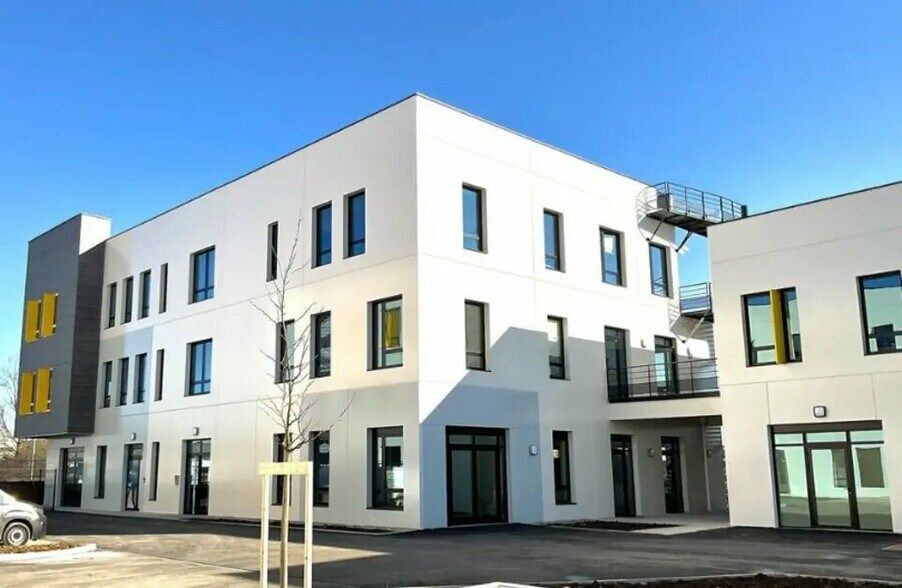 160 Rue Pierre Fallion, Rillieux-la-Pape for sale - Building Photo - Image 1 of 8
