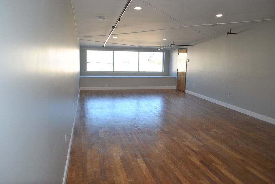 586 Pleasant St, Watertown, MA for lease - Interior Photo - Image 2 of 19