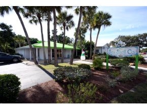 1025 Periwinkle Way, Sanibel, FL for sale - Building Photo - Image 2 of 13